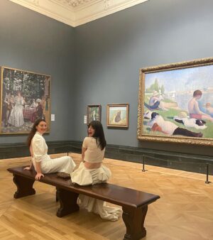 Millie Brady Instagram - 🤍 @nationalgallery x @burberry 🤍
@mollygoddard @simonerocha_ @sophiebillebrahe @dhpr_london 🫧 @vrwpublicity
Makeup @justinejenkins using @etalbeautycollective 
Hair @georgenorthwood @nicola_noviello 
Arm 🍭 @therealsavpower 
Image © @gettyimages @gettyentertainment @shaneanthonysinclair.ig