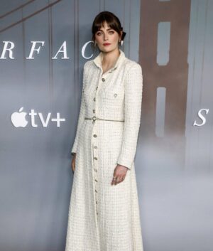 Millie Brady Instagram - #Surface Premiere NY 🫶🏻 @appletvplus @hellosunshine Coming this Friday 29th July 🫶🏻
~ Styled by @leithclark 
~ Wearing @chanelofficial 
~ Makeup @benjaminpuckey 
~ Hair @tak8133 
~ Skin Prep
@guendalinatheskinsculpter 
@thelightsalon
@lioncommunications