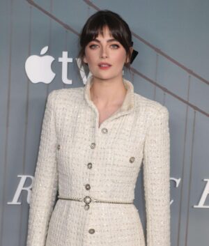 Millie Brady Instagram - #Surface Premiere NY 🫶🏻 @appletvplus @hellosunshine Coming this Friday 29th July 🫶🏻
~ Styled by @leithclark 
~ Wearing @chanelofficial 
~ Makeup @benjaminpuckey 
~ Hair @tak8133 
~ Skin Prep
@guendalinatheskinsculpter 
@thelightsalon
@lioncommunications