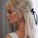 Millie Gibson Instagram – 60s chic…👸🏼

Styling: @jennedykennedy
Hair: @davidebarbieri_
Makeup: @sarahillmakeup
Hair colour & cut: @remmstagram 
@publiceyecomms
@bbcdoctorwho
@bbctheoneshow