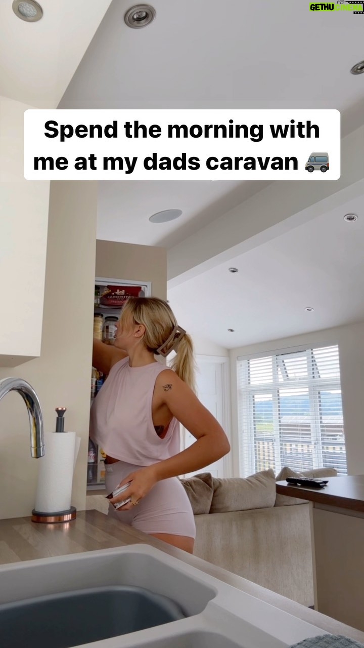 Millie Taylforth Instagram - Spend the morning with me at my dads caravan 🚐 #thrillpitchblack #rimmellondon @rimmellondonuki ad