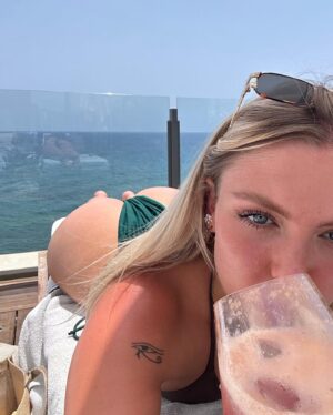 Millie Taylforth Instagram - Isabella hijacked my solo holiday and now I haven’t been sober for 5 days 🙂
