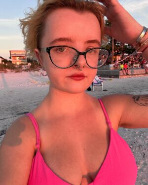 Milly Shapiro Instagram - 🐠the mother and the beach 🐠