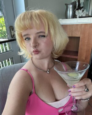 Milly Shapiro Instagram - 🍸21 🍸