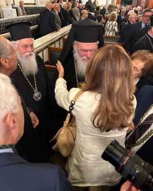 Mimi Denissi Instagram - Εχτές είχα την χαρα να παρευρεθώ στην επίσημη  υποδοχή του σπουδαίου διεθνούς μας καθηγητή Πασχαλη Κιτρομιλιδη ως τακτικού μέλους της Ακαδημίας.  Η ομιλία του ήταν καθηλωτική καθως μίλησε  για την Ελευθερια στην Ευρωπαϊκή παράδοση . Θέμα καυτό ακόμα κ τώρα.  Κάθε φορά που βρίσκομαι στην Ακαδημία Αθηνών σκέφτομαι πως θα μπορούσε να είναι η Ελλάδα. Όταν βρίσκεσαι μέσα σε αυτό το μαγικό κτήριο ακούς πνευματικούς ανθρώπους αληθινά υψηλού επιπέδου.. βλέπεις την αισθητική που προσπάθησαν να δώσουν οι Ευεργέτες στην πόλη … αισθάνεσαι περήφανος. Μόλις βγεις από την πόρτα αρχίζουν τα γκράφιτι οι μουντζούρες …. Κ αυτά δεν είναι θέμα της πολιτείας. Είναι δικά μας. Θεωρείτε πως είμαστε καλοί πολίτες;  Πως αγαπάμε την Ελλάδα κ την σεβόμαστε;;; #greece #academyofathens @paschaliskitromilidis