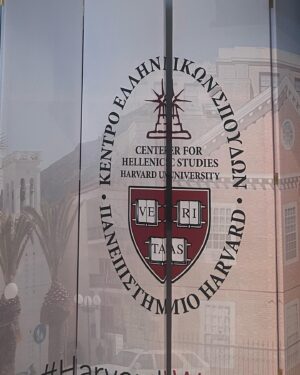 Mimi Denissi Instagram - Harvard university summer course. Τα καλοκαιρινά μαθήματα του σπουδαίου πανεπιστημίου γίνονται στο πανέμορφο Ναύπλιο. Σπουδαστές από όλο τον κόσμο εξαιρετικοί καθηγητές κ θέματα. Φέτος στο επίκεντρο το προσφυγικό. Κ βέβαια προβολή της Σμυρνης μας κ σεμινάριο πάνω στο θέμα της.Με βάση τα humanities συζητήσαμε πως μετατρέπεις την ιστορία σε θεατρικό κ έπειτα σε σενάριο. Υπεροχη εμπειρία με πανέξυπνα διαβασμένα παιδια από όλες τις φυλές του κόσμου. Υπεροχη εμπειρία. Ευχαριστω @harvard_summer #nafplion #humanities #students #international #gratefull #smyrnathemovie