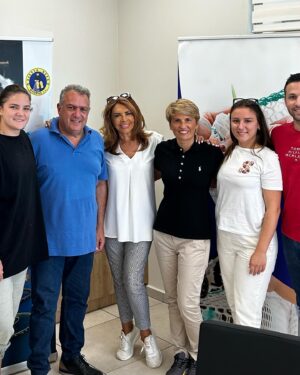 Mimi Denissi Instagram - Θεσαλονικη μου!’λιγες μέρες πολλοί αγαπημένοι φίλοι. Πολλές ετοιμασίες για την παράσταση αλλά κ για αλλά πολλά που θα τα πούμε σύντομα!’ Ευχαριστω για όλα #thessaloniki #friends #diopas_sa #dismantidisfamilly @ritakatsaouni @apollonia_politia