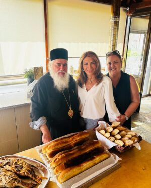 Mimi Denissi Instagram - Θεσαλονικη μου!’λιγες μέρες πολλοί αγαπημένοι φίλοι. Πολλές ετοιμασίες για την παράσταση αλλά κ για αλλά πολλά που θα τα πούμε σύντομα!’ Ευχαριστω για όλα #thessaloniki #friends #diopas_sa #dismantidisfamilly @ritakatsaouni @apollonia_politia