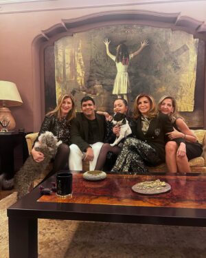 Mimi Denissi Instagram - Καλη χρονια σε όλους! 
Αγάπη, υγεία, ευτυχία. 

#newyear #2024