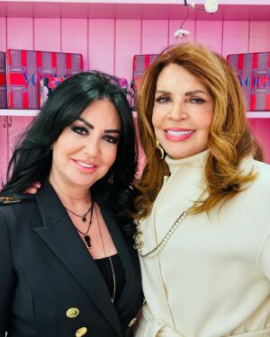 Mimi Denissi Instagram - Εμείς γιορτάσαμε  κιόλας τον Άγιο Βαλεντίν ο στο ατμοσφαιρικό @apollonia_politia  @pinkdot.gr !!! Όλος ο αγαπημένος μου θίασος κ πολλοί φίλοι που μας περιβάλλουν με αφάνταστη αγάπη. Σήμερα όμως θα γιορτασουμε στο θέατρο δίνοντας κ παίρνοντας αγάπη.  Γιατί η αγάπη είναι κάθε μέρα δεν έχει όρια κ δεν ορίζεται από ημερομηνίες. Η αγάπη κάθε είδους ορίζει τη ζωη μας προς τα παιδια τους γονείς τους αγαπημένους μας τα ζωάκια μας κ όσους έχουν ανάγκη. #kiaposmirnisaloniki #love @angelikihondou @rita_katsaouni