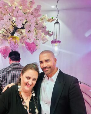 Mimi Denissi Instagram - Εμείς γιορτάσαμε  κιόλας τον Άγιο Βαλεντίν ο στο ατμοσφαιρικό @apollonia_politia  @pinkdot.gr !!! Όλος ο αγαπημένος μου θίασος κ πολλοί φίλοι που μας περιβάλλουν με αφάνταστη αγάπη. Σήμερα όμως θα γιορτασουμε στο θέατρο δίνοντας κ παίρνοντας αγάπη.  Γιατί η αγάπη είναι κάθε μέρα δεν έχει όρια κ δεν ορίζεται από ημερομηνίες. Η αγάπη κάθε είδους ορίζει τη ζωη μας προς τα παιδια τους γονείς τους αγαπημένους μας τα ζωάκια μας κ όσους έχουν ανάγκη. #kiaposmirnisaloniki #love @angelikihondou @rita_katsaouni