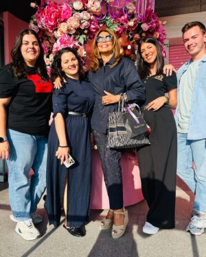 Mimi Denissi Instagram - Θεσαλονικη μου!’λιγες μέρες πολλοί αγαπημένοι φίλοι. Πολλές ετοιμασίες για την παράσταση αλλά κ για αλλά πολλά που θα τα πούμε σύντομα!’ Ευχαριστω για όλα #thessaloniki #friends #diopas_sa #dismantidisfamilly @ritakatsaouni @apollonia_politia