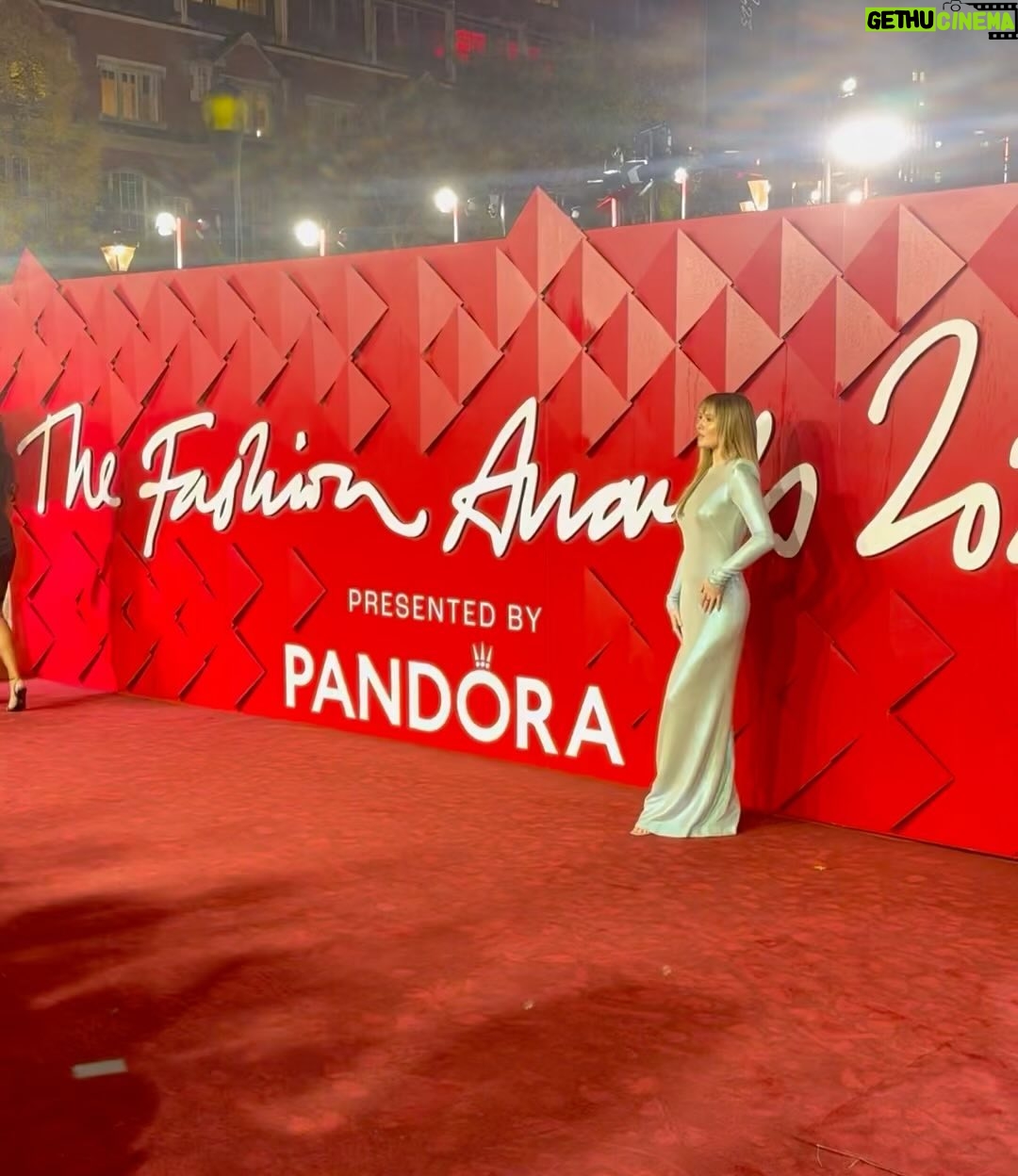 Mimi Webb - 7.5K Likes - BFAs๐ celebrating the best of the best ๐ฆ @britishfashioncouncil @cocacola thank you for having me!! and to everyone involved ur the best ๐ฅน