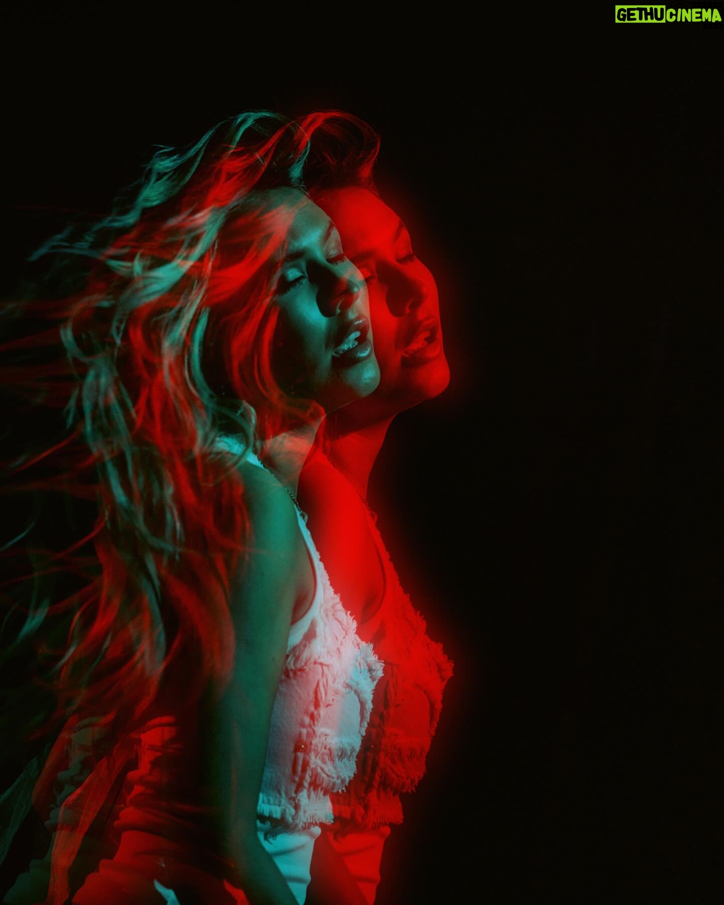 Mimi Webb Instagram - tiny tour dump so far ⚡️the love on ‘mistake’ so far has been incredible thank you so much I love you guys sooooo much❤️ little surprise coming for you this week !!