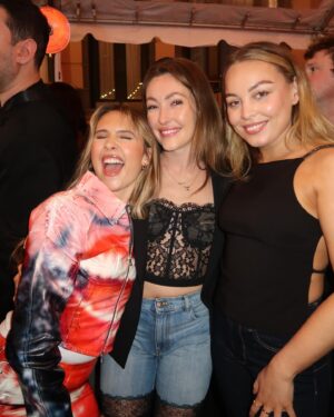 Mimi Webb Instagram - last night with @spotify incredible night w the best people 💕💖