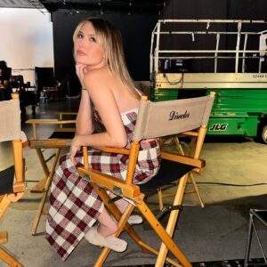 Mimi Webb Instagram - miss santa 🎁make my Christmas & go stream my xmasss song NOW!! In bio <3