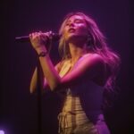 Mimi Webb Instagram - 2 nights in Chicago done!! You will forever be one of my favorite cities & u guys were unbelievable 🖤🏙️ Detroit ur up next..