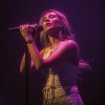 Mimi Webb Instagram - 2 nights in Chicago done!! You will forever be one of my favorite cities & u guys were unbelievable 🖤🏙️ Detroit ur up next..