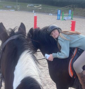 Mimi Webb Instagram - meet my horsey life 🫀❤️