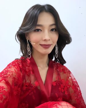 Min Sun-ye Instagram - Bye to 2023.
Hello to 2024.

Happy New Year🌹
#from제니
#겨울나그네❄️