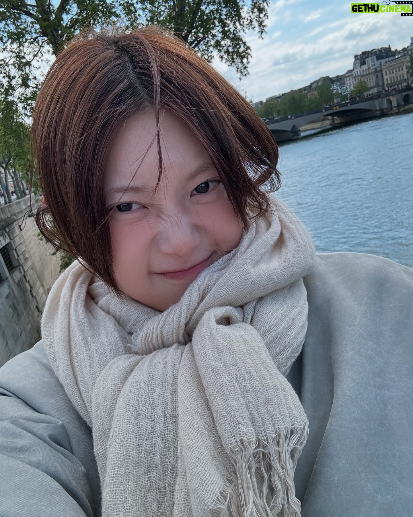 Min-seo Instagram - 나 분명히.. 센강을 걷고 있었는데.. 왜 한국이지..?🥺
