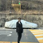 Min-seo Instagram - 무릎 나온 바지와 새 어그