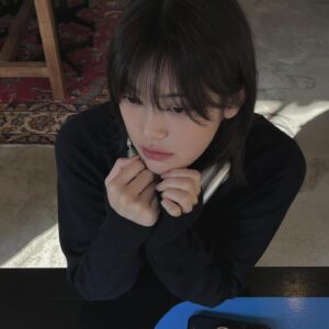 Min-seo Instagram - 따숩게 입고 다녀요옹 🌼