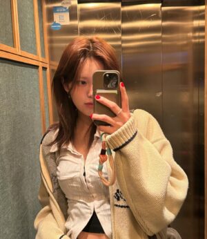 Min-seo Instagram - 소화제 하루에 두번씩 챙겨먹는건 필수라고~

🇪🇸#Barcelona #selfie 모음zip📁