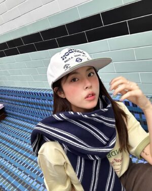 Min Do-hee Instagram - 🤎🍀🧢🧣🧸