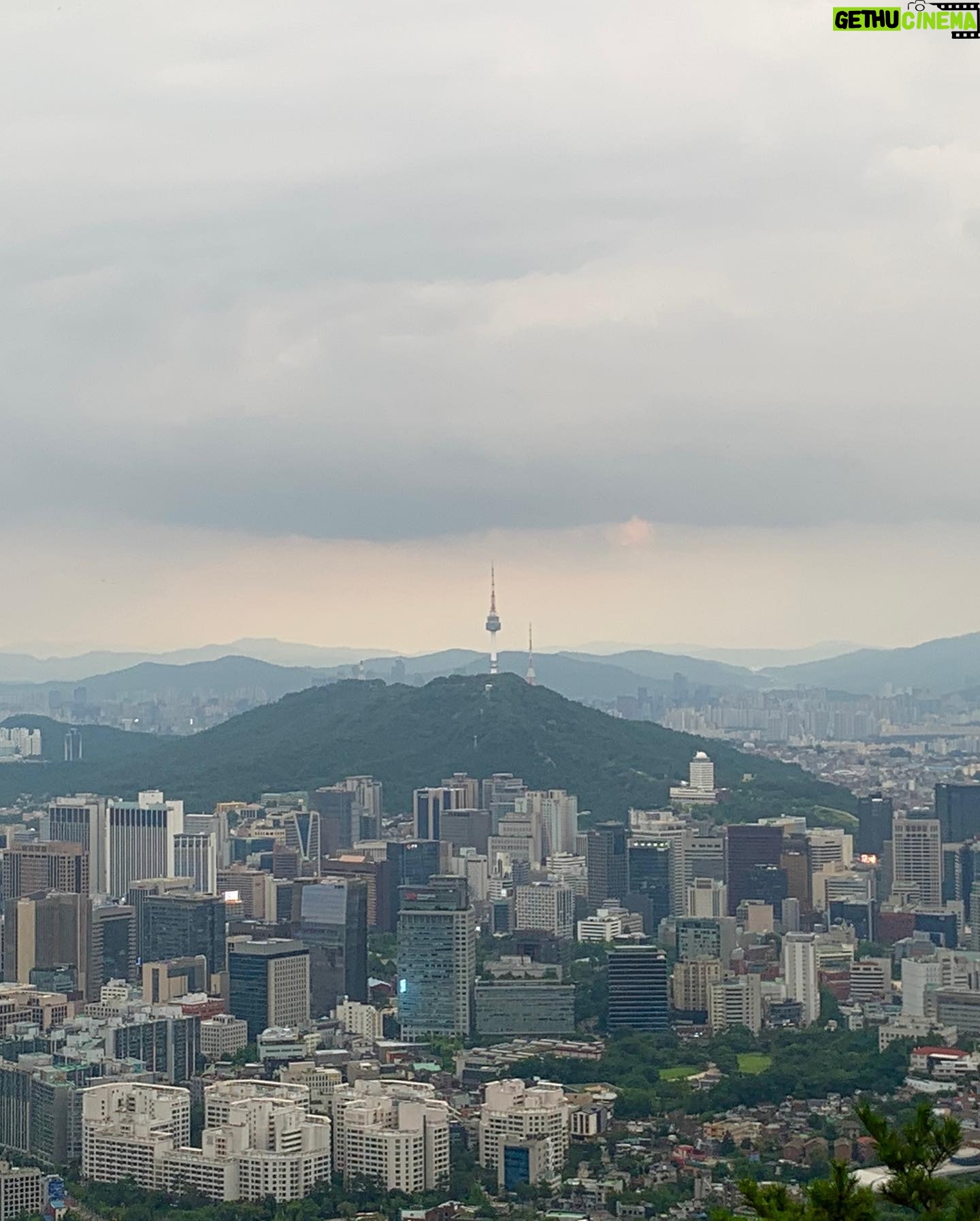 Min Do-hee Instagram - 조만간 야경보러 다녀와야지 #인왕산 ⛰️ 짧은코스였지만 확실히 여름 등산이라 땀이 제대로 터져서 오히려 좋ㅇㅏ따😊✨💦