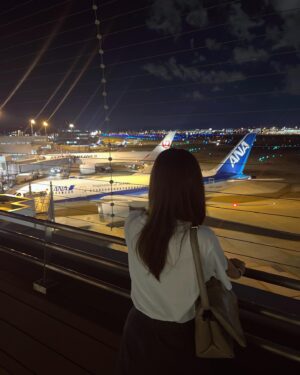 Mina Ōba Instagram - ✈️
　
福岡空港の展望台🌙
今までずっと新幹線乗ってたけど
最近は飛行機に乗ることが多くなりました☁️