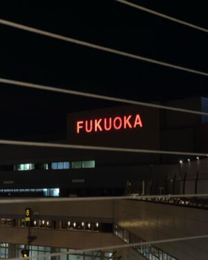 Mina Ōba Instagram - ✈️
　
福岡空港の展望台🌙
今までずっと新幹線乗ってたけど
最近は飛行機に乗ることが多くなりました☁️