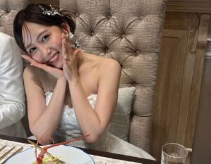 Mina Ōba Instagram - 🕊️
　
結婚式の思い出投稿に
お付き合い頂きありがとうございました！
　
結婚式を挙げると決めてから
知らないことだらけでとにかく驚きました☁️
いっぱい悩んで相談してを繰り返して
時には爆発したりもして
でも準備しながら楽しさも感じたり
思い出たくさん作れたり
めちゃくちゃいい経験になりました😌
　
なにより自分の周りに居てくれる
お友達、家族、たくさんの方々に協力してもらいました。
感謝してもしきれないくらいです！
この気持ちはこれからしっかり返していきます🪽
　
はぁ~楽しかった☺️🪽
　
#wedding #結婚式 #プレ花嫁 #卒花嫁 #アニ花嫁 #アニヴェルセルみなとみらい