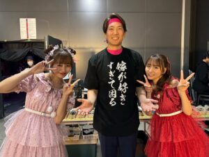 Mina Ōba Instagram - 第7回ももいろ歌合戦にて
「 推しとオタクと嫁の共演 」という
素敵な機会をくださった
ももクロちゃん、関係者の方々、モノノフの皆様
そしてなによりあーりん
本当にありがとうございました☺️🍑
　
アイドルってやっぱり素晴らしい👏🏻
　
素敵な思い出を作っていただいたので
これを糧に今年はより素敵な一年になるように
頑張っていきたいと思います。
今年もどうぞよろしくお願いします🪽