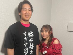Mina Ōba Instagram - 第7回ももいろ歌合戦にて
「 推しとオタクと嫁の共演 」という
素敵な機会をくださった
ももクロちゃん、関係者の方々、モノノフの皆様
そしてなによりあーりん
本当にありがとうございました☺️🍑
　
アイドルってやっぱり素晴らしい👏🏻
　
素敵な思い出を作っていただいたので
これを糧に今年はより素敵な一年になるように
頑張っていきたいと思います。
今年もどうぞよろしくお願いします🪽