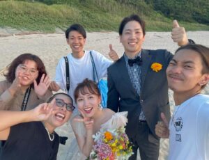 Mina Ōba Instagram - フォトウエディングは
ずっと憧れていた @mythel__ さん🪡
　
youtubeやInstagramで
@mythel__ さんが撮った作品がすごく好きで
今回撮っていただきました😌✨
　
フォト撮影と
式のオープニングムービーを依頼したのですが
とっても素敵でお気に入りなのでまた載せます🕊️
　
撮りたいイメージぼんやりだったけど
そのぼんやりを上手く汲み取って頂いて全任せしていたら…
びっくりするくらい素敵な出来上がりになりました。
撮影クルーも皆さん楽しくて最高でした✨
　
ドレスフィッティングで
かわいいドレスを提案してもらったのですが
背中のチャックが閉まらなかったので
夏にダイエットしました😇無事着れたてよかった😇
　
記念のフォトウエディングを
@mythel__ さんに撮っていただけて幸せです☺️
本当にありがとうございました🤍

photo / movie @mythel__ 
hair&make @kumiko_makeup_hi
　
#photowedding #フォトウエディング福岡