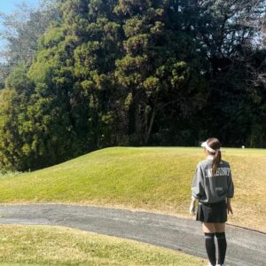 Mina Ōba Instagram - 先日ゴルフデビューいたしました😌
　
SKE48時代にファンの方と一緒に
ハーフラウンドする企画振りのコース！
プライベートでは初めてです⛳️
　
初めてのコースデビュー不安だったけど
一緒に周ったお友達ご夫婦が優しくて
ずっと楽しかった🥺🤍
　
前日レッスンで先生に
「明日でゴルフ嫌いにならないでね」って言われたけど
帰り道ずっと"楽しかった"しか言わないくらい
楽しかった！早く上手くなりたい！
　
初めてのスコアは173でした！🙃
150きったらご褒美って決めてるので頑張ります！