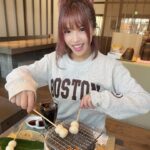Mina Shirakawa Instagram - Dango Baker🍡 #MinaShirakawa #Nagoya #名古屋城 #金シャチ横丁 #prowrestling #travel #Japan #巡業