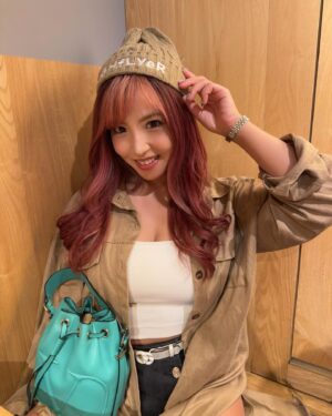 Mina Shirakawa Instagram - 🍢めっちゃ美味しいおでん屋さんに出会ったんだけど、大根と2ショットしたら急に映えなくなった笑

#MinaShirakawa #prowrestling #STARDOM
#ootd #HIGHfLYeR #Valentino