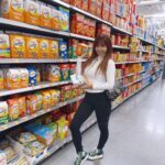 Mina Shirakawa Instagram - Getting groceries🥣🥛🥤🥯 #minashirakawa #prowrestling #philadelphia #fitness #fitnessfashion #lululemon