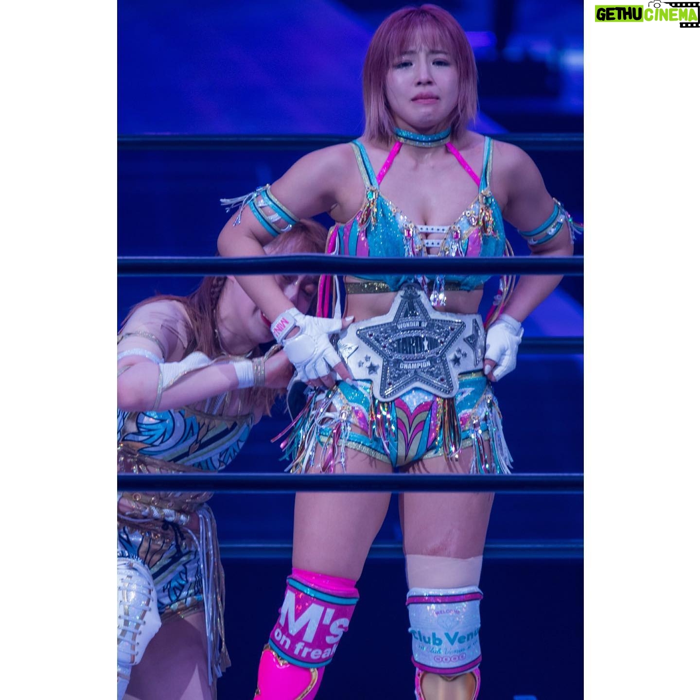Mina Shirakawa Instagram - 2023年 激動の1年ではあったけど... 白いベルトのチャンピオンとしてやりたい事、まだまだあった。 ClubVenusを立ち上げて、 白いベルトのチャンピオンになって、 マライアとゴッデスを巻いた。 みんなが背中を押し続けてくれて、 ここまで来られたんだ。 だけど、まだまだ悔しいの。 絶対折れない!!!!諦めない!!! 2024年もついてきて!!!!! #STARDOM #ClubVenus #prowrestling #プロレス #MinaShirakawa