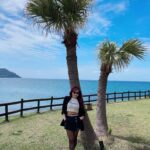 Mina Shirakawa Instagram - I'm getting some beach therapy.🌊☀️🩷 #MinaShirakawa #Japan #beach #ocean #travelphotography #プロレスラー #巡業 #Fukuoka