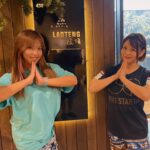 Mina Shirakawa Instagram - 偉そうに座りたくなるイスだった@タイ🇹🇭 超美味しい中華料理やさん🥟😋 #ClubVenus #MinaShirakawa #prowrestling #thailand #laoteng #タイ #trip #プロレスラー