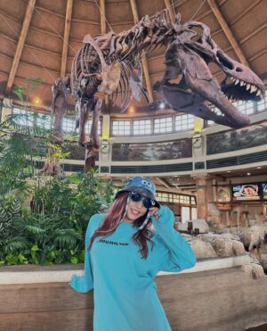 Mina Shirakawa Instagram - 大阪オフの思い出。派手〜💙🍪💙🤑

#USJ #minashirakawa #Japan #ootd