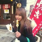 Mina Shirakawa Instagram - おっきいみたらし団子🍡♡スタンプ、ペタっ♨️ #STARDOM #MinaShirakawa #travelphotography #travel #草津 #草津温泉