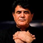 Mina Vahid Instagram – در آستانهٔ فصلی سرد
در محفل عزای آینه ها
و اجتماع سوگوار تجربه های پریده رنگ
و این غروب بارور شده از دانش سکوت
چگونه می شود به آن کسی که می رود این سان
صبور ،
سنگین ،
سرگردان ،
فرمان ایست داد .
#شجریان