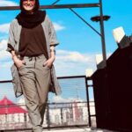 Mina Vahid Instagram - چسبیدم از صبح من به تختم بی انرژی،خونه نیست مرتب بی حال و کسل و خستم انگار از بلندی شدم پرت این من نیستم ،باید خودم شم باید سعی کنم بلند شم از جاااام با اینکه دست تنهااام @isogand photo by: @mehdidanaie #بازیگر #بازیگران_زن #سینما #سینمای_ایران #سوگند #خواننده_زن #ایران