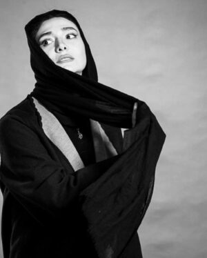 Mina Vahid Instagram - نو شدن سال امید رو یادمون میاره.یادمون میاره که احوالمون هرچقدر بد هم باشه،پایدار نیست و میگذره و حال بهتر میاد.یادمون میاره بعد هر مرگی تولدی هست و زندگی در هر صورت ادامه داره...
سالی که گذشت با همه شادی هاو غم هاش ،مرگها و تولداش،شکست ها و موفقیتاش،خوبی و بدیاش،پشت سرمونه و سال جدید رو پیش رو داریم که میتونیم تبدیل به بهترینش کنیم.کافیه امید داشته باشم...
سال نوتون مبارک