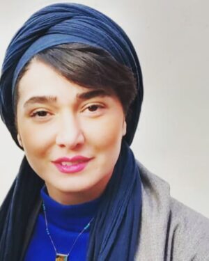 Mina Vahid Instagram - گویند بهشت و حور و کوثر باشد
جوی می و شیر و شهد و شکر باشد
پر کن قدح باده و بر دستم نه
نقدی ز هزار نسیه خوشتر باشد

سالروز گرامیداشت خیام♥️#خیام_نیشابوری #بازیگر