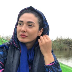 Mina Vahid Instagram - پاييز كه ميشه هواي رشت مياد سراغم،هواي بارون ،هواي بيخيالي،كودكي... هوس ميكنم بيام رشت پيش مامان حرف دل بزنم.غروبا بشينم با دوستام رو تراس با صداي بارون چايي بخوريم و بخنديم... رشت...رشت...رشت شهر منحصر به فرد من،با فرهنگ مخصوص به خودش كه هركي رو عاشق خودش ميكنه.